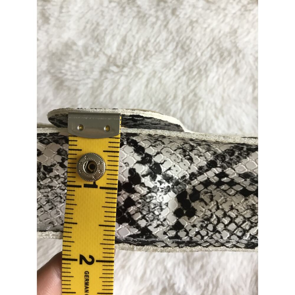 White Faux Snake Leather Metal Rings Gold Chain Crossbody Bag - Picture 13 of 16